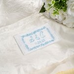 Gepersonaliseerd Iets Blauw Geborduurd Ranken Bruidsjurk Label met Initiaal en Datum Bruiloft Cadeau voor Bruid