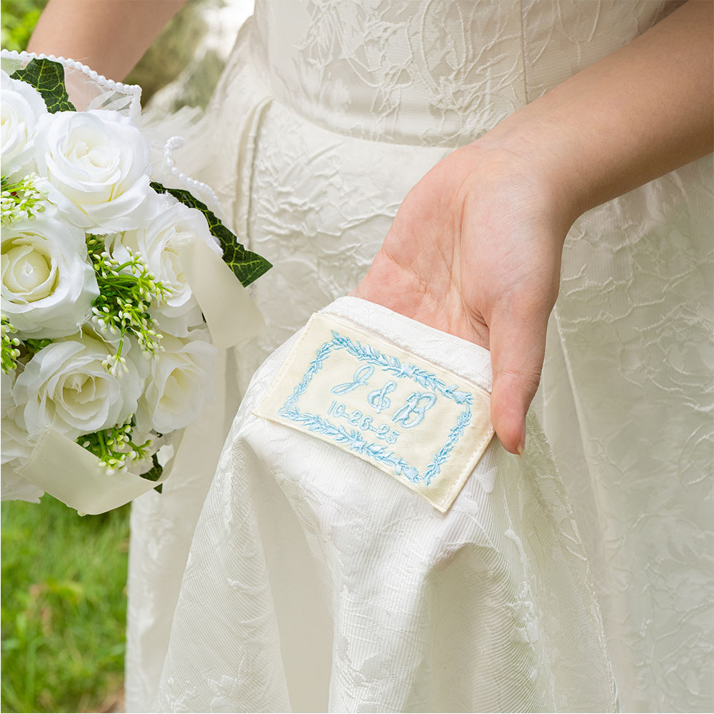 Personalisierte etwas blau bestickt Rebe Hochzeitskleid Etikett mit Initialen und Datum Hochzeit Geschenk für Braut