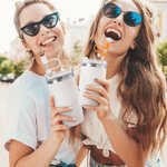 Personalisierte Multicolor Diamond Straw Cover Topper mit Initial Charm Zubehör für Stanley Becher Geburtstag Party Favors Geschenk für Frauen