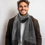 Sciarpa personalizzata con fiore di nascita ricamato e testo super morbida accessorio di moda regalo di compleanno per coppie e famiglie