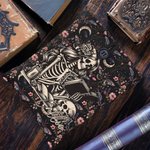 Henkilökohtainen Gothic Skeleton Flower Design Book Sleeve Book Cover Protector nimi Spooky Halloween joululahja Bookworm kirjan ystäville Book Lovers