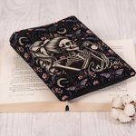 Henkilökohtainen Gothic Skeleton Flower Design Book Sleeve Book Cover Protector nimi Spooky Halloween joululahja Bookworm kirjan ystäville Book Lovers