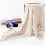 Écharpe Personnalisée avec Nom et Signe Astrologique Brodés à la Main Essentiel d'Hiver Doux Cadeau Noël Anniversaire pour Femme Homme Famille