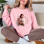 Personlig Jesus Loves Cute Moo Deng Crewneck T-skjorte Sweatshirt med navn Religiøs julegave til Moo Deng-elskere