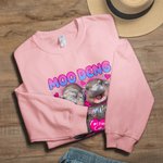 Spersonalizowany różowy Love Heart Cute Moo Deng Baby Hippo Unisex Bootleg T-shirt Bluza z imieniem Prezent urodzinowy dla fanów Moo Deng Miłośnicy