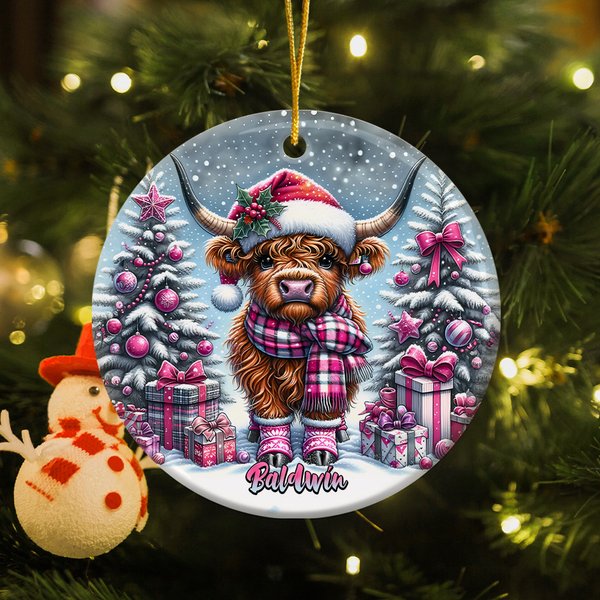 Gepersonaliseerd Roze Schattig Hoogland Koe Kerst Keramisch Ornament met Naam Boom Decor Kerstcadeau voor Familie Kinderen
