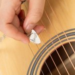 Henkilökohtainen kaiverrettu Note Symbol Guitar Pick riipus kaulakoru nimi Dainty musiikki korut syntymäpäivälahja kitaransoittajat ystäville Lovers