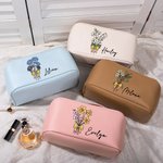 Personlig Födelse Blomma Bukett Vattentät Läder Sminkväska med Namn och Handtag Födelsedag Bröllop Present till Henne