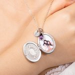Personligt graverat födelsedatum Blomma Födelsesten Foto Medaljong Halsband med kors eller initialer Charm Smycken Födelsedag Christian Present för kvinnor