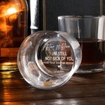 Personalisierte Nach Jahren bin ich immer noch nicht krank von Ihnen 10oz Old Fashioned Whiskey Rocks Glas mit eingraviertem Namen Geburtstag lustiges Geschenk für Mann