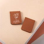 Marque-page Magnétique en Cuir Personnalisé avec Nom et Fleur de Naissance Fournitures Bureau École Cadeau Anniversaire Noël pour Amoureux de Lecture