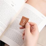 Marque-page Magnétique en Cuir Personnalisé avec Nom et Fleur de Naissance Fournitures Bureau École Cadeau Anniversaire Noël pour Amoureux de Lecture