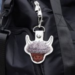 Personalisierte Stickerei Multicolor Fransen Pony Hochland Kuh Leder Schlüsselanhänger mit Namen Geburtstag Geschenk für Hochland Kuh Liebhaber