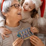 Personalisierte 1-10 Lebkuchen Mann Katze Hund Keks hölzerne Weihnachtsschmuck mit eingraviertem Namen und Titel Weihnachtsbaumschmuck Geschenk für Familie Kinder
