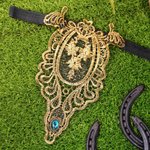 Frontalera Personalizada de Encaje Dorado con Piedra de Nacimiento Frontalera Ajustable Accesorios Medievales para Caballos Regalo Ecuestre de Cumpleaños para Amante de los Caballos Jinete de Doma Clá
