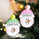 Ornement de Noël personnalisé en bois peint à la main avec le nom d'un bonhomme de neige Décoration de l'arbre de Noël Cadeau de fête pour la famille 