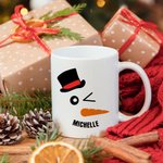 Gepersonaliseerde Schattige Lachende Wortelneus Sneeuwman Gezicht 11oz / 15oz Keramische Mok met Naam Kerstmis Winterfeest Geschenk voor Familie Kinde