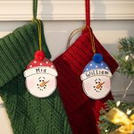 Ornement de Noël personnalisé en bois peint à la main avec le nom d'un bonhomme de neige Décoration de l'arbre de Noël Cadeau de fête pour la famille 