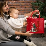 Personalisierte Cartoon-Charakter mit Weihnachtsbaum wiederverwendbare rote Jute Tote Geschenk Tasche mit Initiale und Name Weihnachten Party Geschenk für Familie Kinder