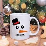 Gepersonaliseerde Schattige Lachende Wortelneus Sneeuwman Gezicht 11oz / 15oz Keramische Mok met Naam Kerstmis Winterfeest Geschenk voor Familie Kinde