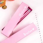Set de 12 Crayons HB Personnalisé avec Nom à Cœur Set de Papeterie Rose Cadeau Rentrée Scolaire pour Enfant Fille Fan de Poupée Rose