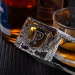 Personalisierte Lebensmittel-Grade graviert Messing Initial Whiskey Eiswürfelform Schale mit Stempel Designs und Zange Bar Zubehör Party Geschenk für 