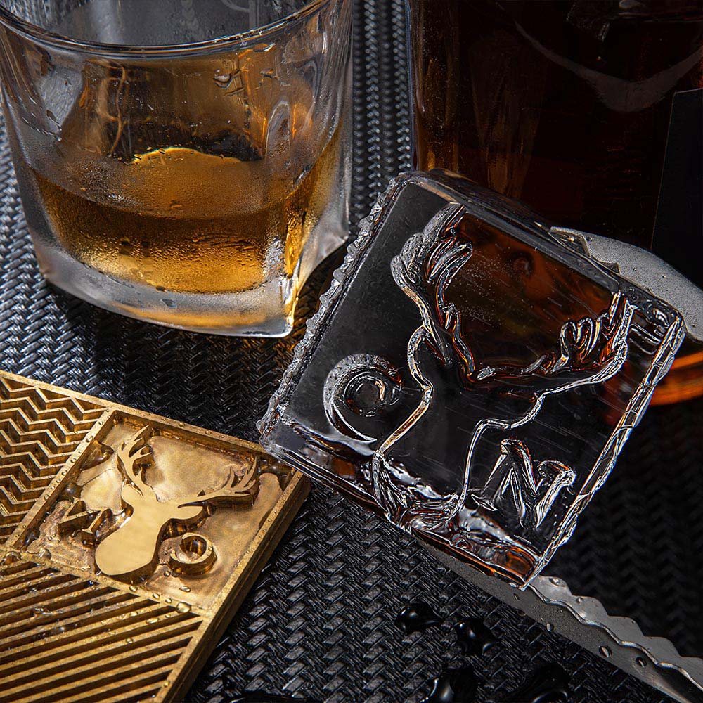Personalisierte Lebensmittel-Grade graviert Messing Initial Whiskey Eiswürfelform Schale mit Stempel Designs und Zange Bar Zubehör Party Geschenk für