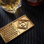 Personalisierte Lebensmittel-Grade graviert Messing Initial Whiskey Eiswürfelform Schale mit Stempel Designs und Zange Bar Zubehör Party Geschenk für 