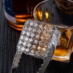 Personalisierte Lebensmittel-Grade graviert Messing Initial Whiskey Eiswürfelform Schale mit Stempel Designs und Zange Bar Zubehör Party Geschenk für 