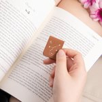 Segnalibro magnetico in pelle PU personalizzato con nome e iniziale incisi regalo di compleanno per gli amanti dei libri