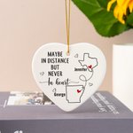 Personalizado Mapa Silueta Conectado Corazón en forma de cerámica adorno del árbol de Navidad con el nombre de Navidad de larga distancia de regalo pa