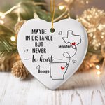 Personalizado Mapa Silueta Conectado Corazón en forma de cerámica adorno del árbol de Navidad con el nombre de Navidad de larga distancia de regalo pa