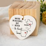 Personalizado Mapa Silueta Conectado Corazón en forma de cerámica adorno del árbol de Navidad con el nombre de Navidad de larga distancia de regalo pa