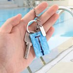 Personalisierte Schwimmbad Wasser Ripples Schlüsselanhänger mit eingraviertem Namensschild Geburtstag Jahrestag Geschenk für Schwimmer Schwimmen Liebhaber