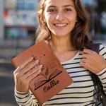 Couverture de Carnet A5 Personnalisé avec Nom et Fleur de Naissance Poussée dans le Livre Carnet A5 à Choix Cadeau pour Amis Collègue