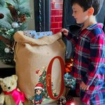 Personalisierte Cartoon-Charakter Weihnachten Drawstring Geschenk Tasche mit Initiale und Name Weihnachtsgeschenk für Familie Kinder