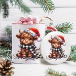 Chapeau de Noël Highland Cow personnalisé Mug en céramique 11oz Sous-verre avec nom Cadeau de Noël pour les amateurs de Highland Cow