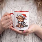 Chapeau de Noël Highland Cow personnalisé Mug en céramique 11oz Sous-verre avec nom Cadeau de Noël pour les amateurs de Highland Cow