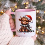 Chapeau de Noël Highland Cow personnalisé Mug en céramique 11oz Sous-verre avec nom Cadeau de Noël pour les amateurs de Highland Cow