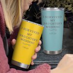 Gepersonaliseerde I Survived My Daughter's Wedding Multicolor 20oz Tumbler met datum en morsbestendig deksel Huwelijkscadeau voor ouders van de bruid