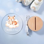 Personalisiertes Schlafende Mama Baby LED-Nachtlicht mit Namen Tiermotiv Mond und Wolke Holzsockel Kinderzimmer Deko Geburtstag Geschenk für Kinder