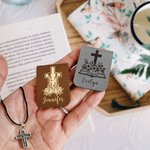 Gepersonaliseerde Bijbel Boek Bloem Kruis Magnetische Lederen Bladwijzer Clip met Naam Verjaardag Kerstcadeau voor Bibliothecaris Christian Book Lover