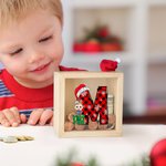 Gepersonaliseerde Cartoon Karakter op Gift Box Houten Duidelijke Spaarvarken met Kerstmuts initiële Gelukkig Kerstfeest Verjaardagscadeau voor kinderen