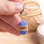 Personalisierte 5-tlg. handgefertigte Maschenmarkierer Mini Knäuel Anhänger mit Namen Häkeln Zubehör Geschenk für Strickliebhaber Häkelliebhaber