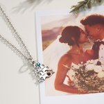 Collier d'arbre de Noël personnalisé avec 1-5 pierres de naissance et noms gravés Bijoux de famille Cadeau d'anniversaire de Noël pour les femmes