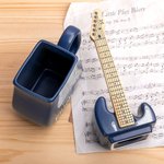 Tasse en céramique en forme de guitare personnalisée avec nom et couvercle Cadeau d'anniversaire pour joueur de guitare