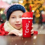 Spersonalizowany świąteczny kubek 20 uncji z dopasowaną pokrywką w kształcie czapki Mikołaja i słomką Wigilijne pudełko świąteczne Prezent na przyjęcie dla rodziny