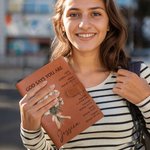 Personnalisé Dieu dit que vous êtes Bible Fleur de naissance portable A5 Couverture de carnet de notes en cuir avec pochette Anniversaire Cadeau d'inspiration pour les femmes Étudiants