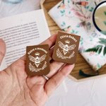 Spersonalizowana zakładka To Bee Continued Magnetic Leather Bookmark Clip z cytatem i imieniem Prezent urodzinowy dla mola książkowego bibliotekarza