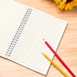 Henkilökohtainen söpö kukka perhonen kirje A5 Spiral Notebook nimi Initial 120 arkkia Syntymäpäivä lahja hänelle